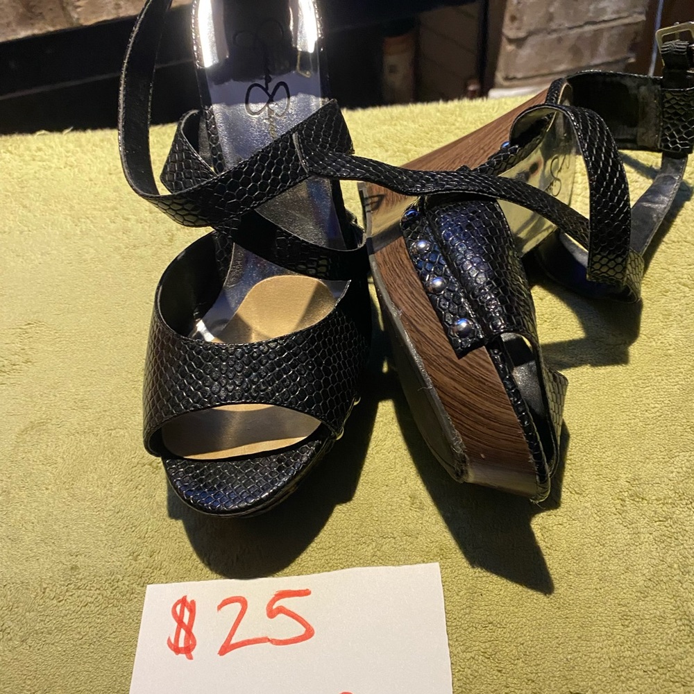 Jesica Simpson wedge